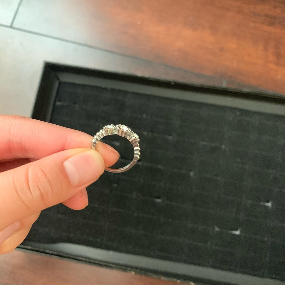 Adorable sparkly ring - Picture 3 of 3